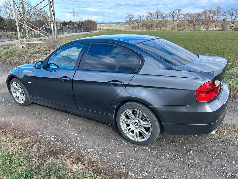 Gebraucht BMW 318 143 PS (105 kW) 2008 Grau Limousine