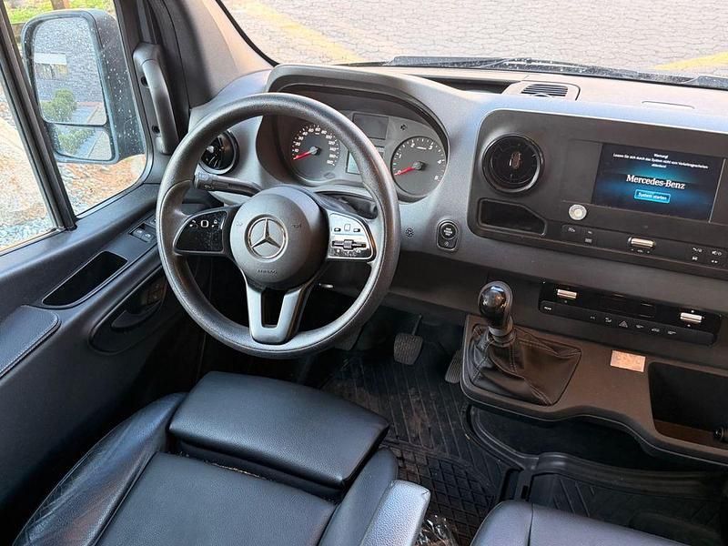 Gebraucht Mercedes Sprinter 163 PS (119 kW) 2021 Grau Van