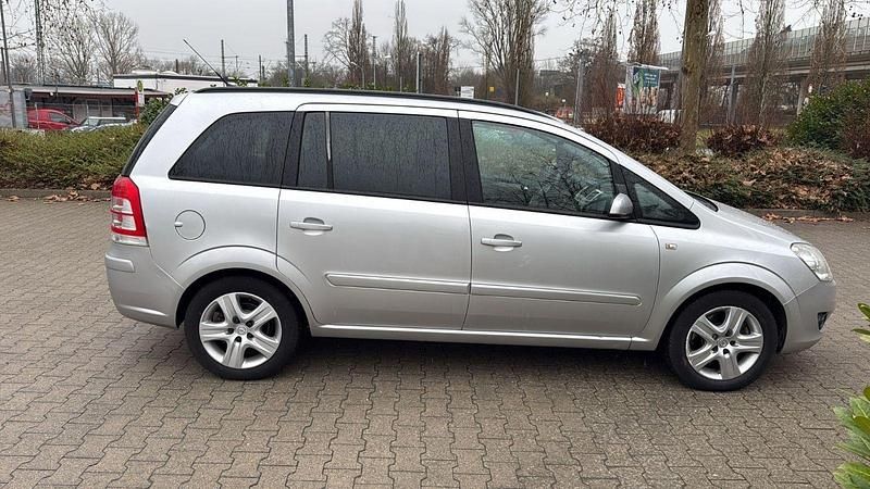 Gebraucht Opel Zafira Edition 150 PS (110 kW) 2008 Silber Van / Kleinbus