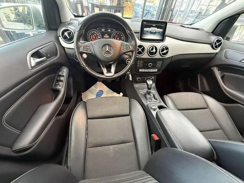 Gebraucht Mercedes 180 109 PS (80 kW) 2016 Polarsilber  metalliclack (metallic) Limousine