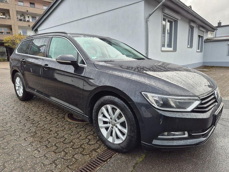 Schwarz Gebraucht 2019 VW Passat Comfortline Kombi | 11.990 € (Guter Preis) - Bild 1/4