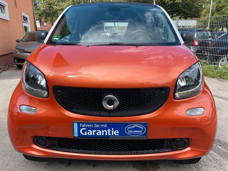 Weiß Gebraucht 2017 Smart ForTwo Coupé Coupé | 9.900 € (Guter Preis) - Bild 1/4