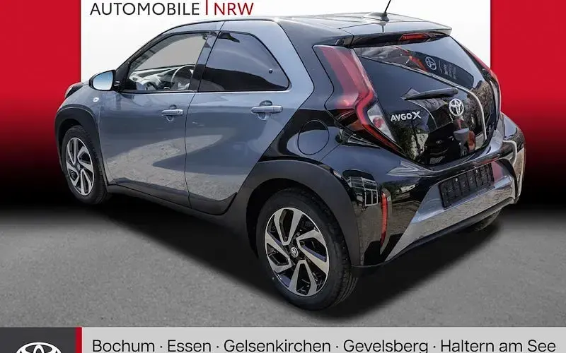 Neu Toyota Aygo X 72 PS (52 kW) 2025 Blau SUV