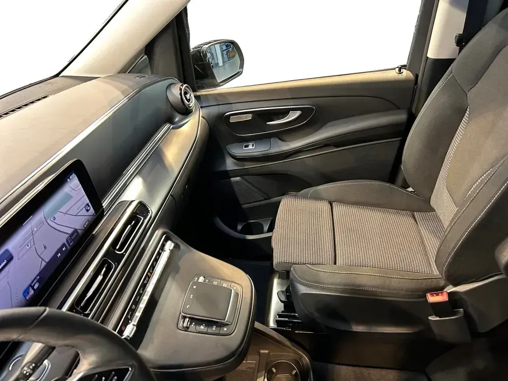 Usata Mercedes EQV300 150 kW (204 CV) 2025 Argento Monovolume