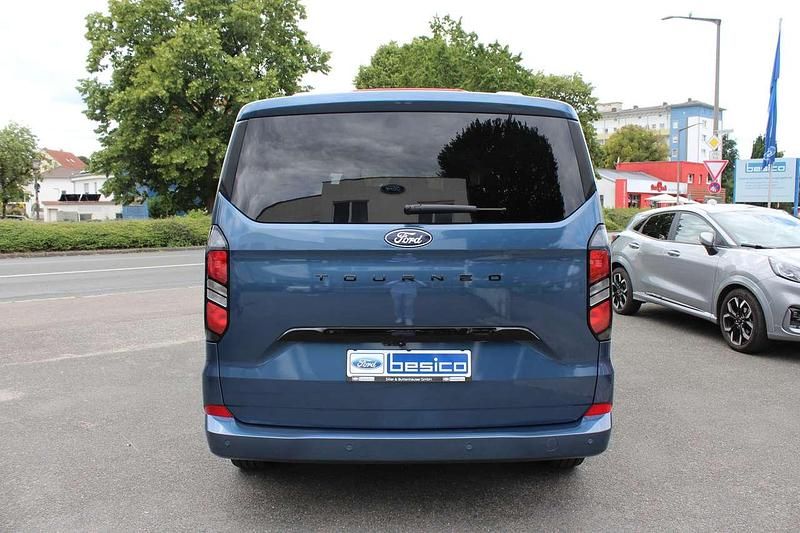 Gebraucht Ford Tourneo Titanium 150 PS (110 kW) 2024 Blau Van / Kleinbus