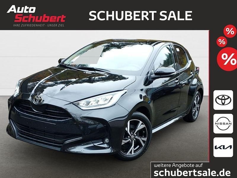 Black mica / ink Gebraucht 2024 Toyota Yaris Hybrid Comfort Kleinwagen | 23.850 € (Fairer Preis) - Bild 1/3