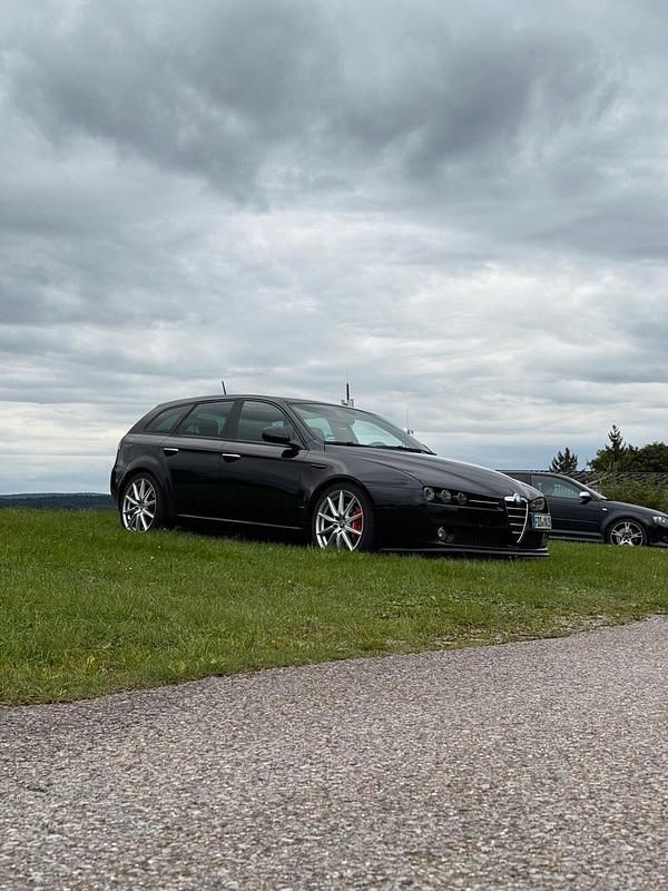 Schwarz Gebraucht 2009 Alfa Romeo 159 Kombi | 9.400 € - Bild 1/4