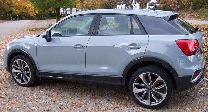 Gebraucht Audi Q2 Advanced 150 PS (110 kW) 2022 Silber SUV