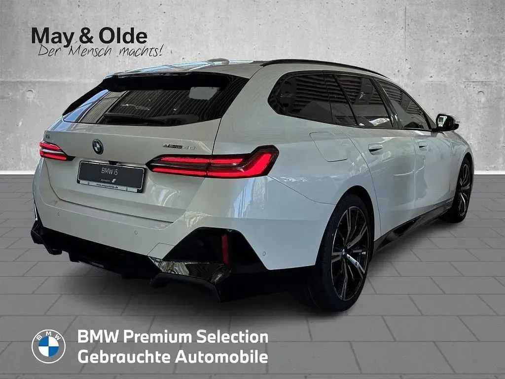 Neu BMW i5 M Sport 250 kW (340 PS) 2026 Mineralweiss metallic Kombi