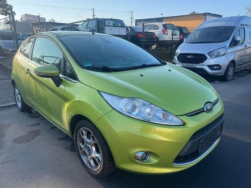 Gebraucht Ford Fiesta Titanium 97 PS (71 kW) 2011 Grün Kleinwagen