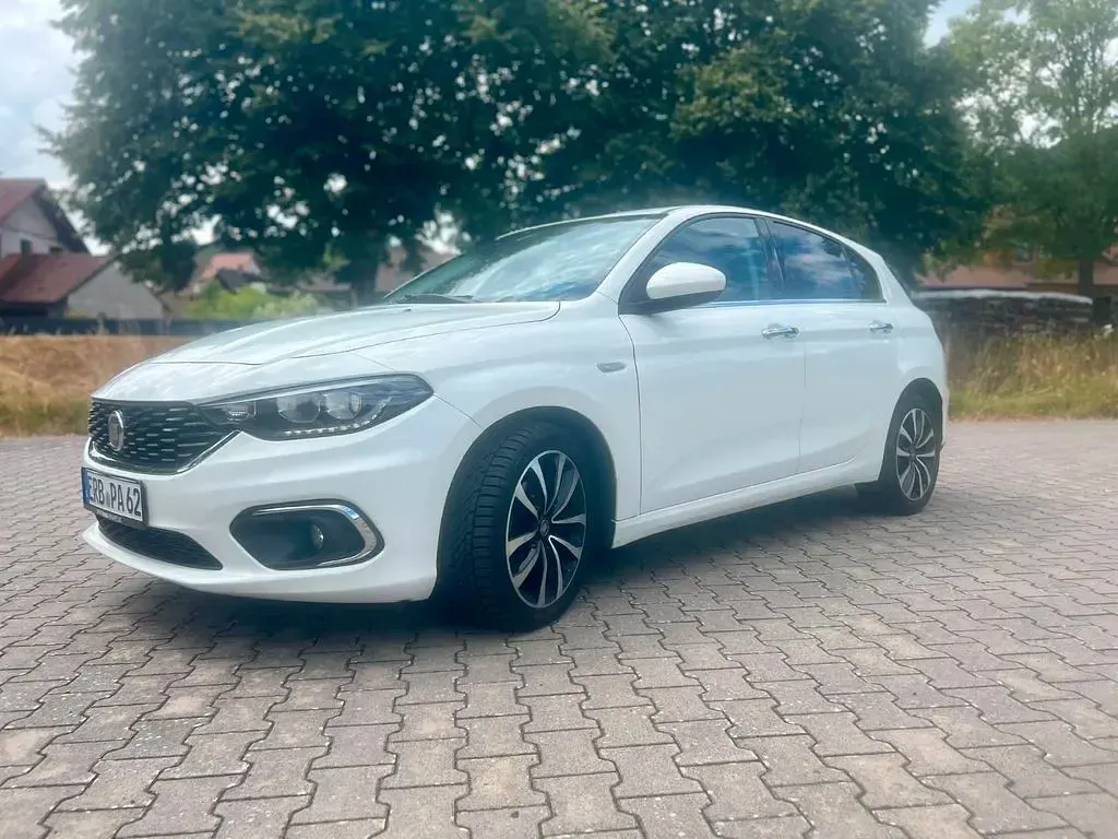 Gebraucht Fiat Tipo Lounge 120 PS (88 kW) 2018 Weiß Kleinwagen
