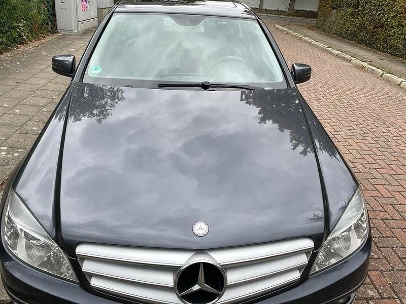 Blau Gebraucht 2010 Mercedes C220 Avantgarde Limousine | 4.395 € (Guter Preis) - Bild 1/4