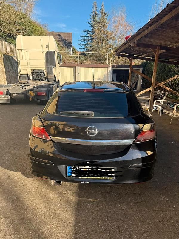 Usata Opel Astra 75 CV (55 kW) 2005 Nero Utilitaria