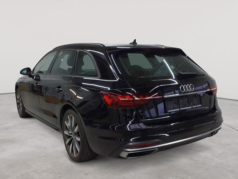 Gebraucht Audi A4 Advanced 150 PS (110 kW) 2021 Brillantschwarz Kombi