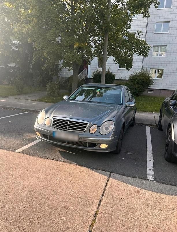 Gebraucht Mercedes E320 204 PS (150 kW) 2005 Grau Limousine