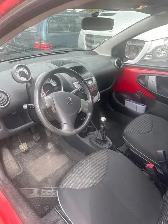 Gebraucht Peugeot 107 Active 68 PS (50 kW) 2013 Rot Kleinwagen
