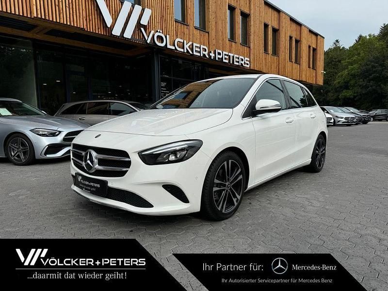 Weiß Gebraucht 2019 Mercedes B180 Van / Kleinbus | 23.800 € (Etwas zu teuer) - Bild 1/4