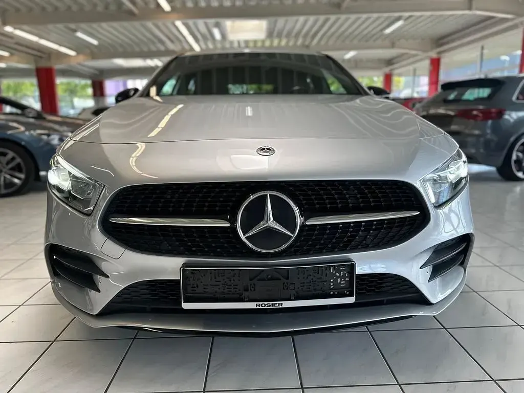 Gebraucht Mercedes A200 AMG line 163 PS (119 kW) 2021 Silber Limousine