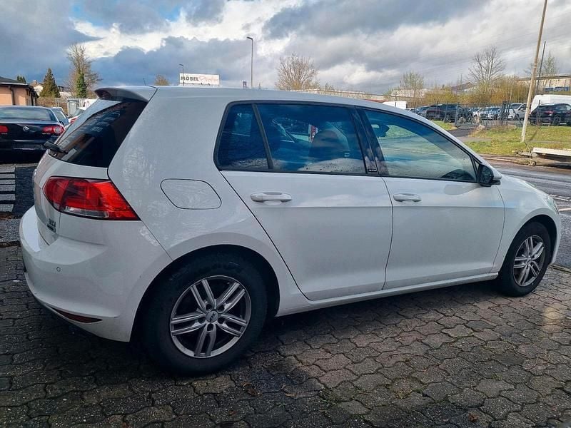 Gebraucht VW Golf VII 86 PS (63 kW) 2016 Weiß Limousine