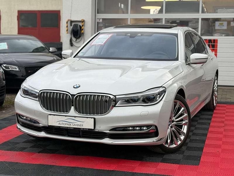 Gebraucht BMW 760 609 PS (447 kW) 2018 Mineralweiss metallic Limousine