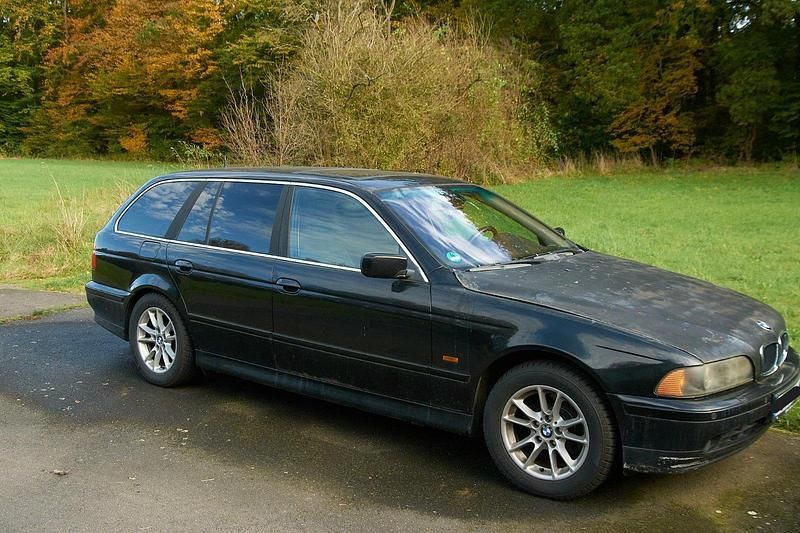 Schwarz Gebraucht 2003 BMW 520 Kombi | 1.490 € (Superpreis) - Bild 1/4
