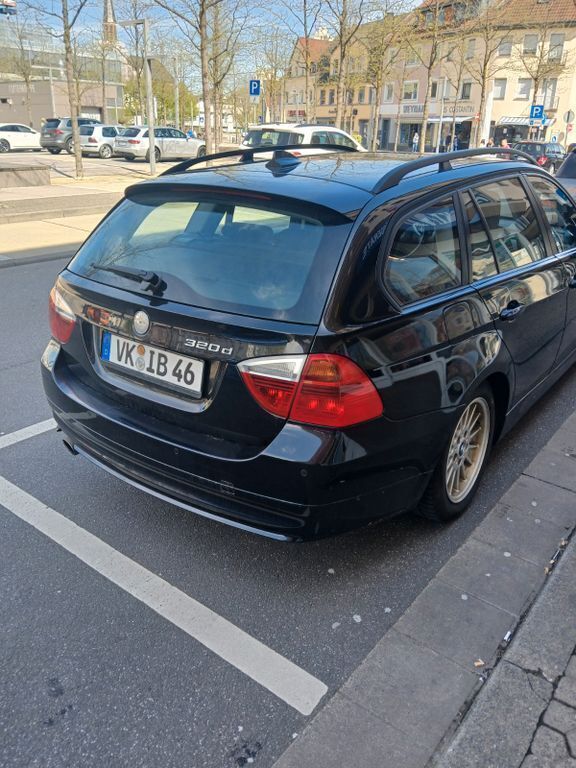 Schwarz Gebraucht 2008 BMW 320 Sport Line Kombi | 3.700 € (Guter Preis) - Bild 1/4