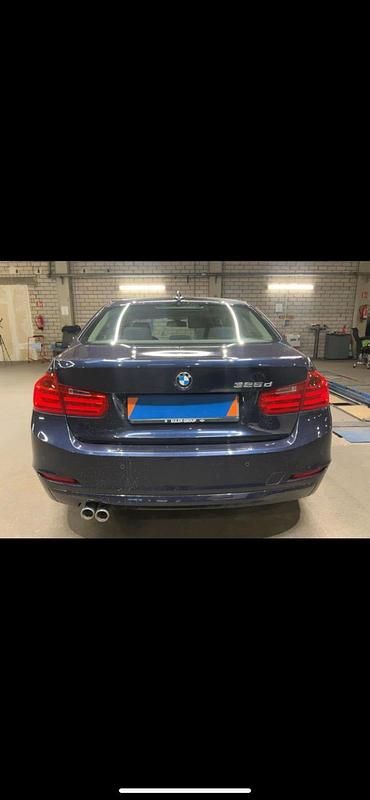 Gebraucht BMW 325 218 PS (160 kW) 2013 Blau Limousine