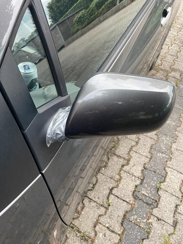 Schwarz Gebraucht 2011 Toyota Yaris Kleinwagen | 3.200 € - Bild 1/4