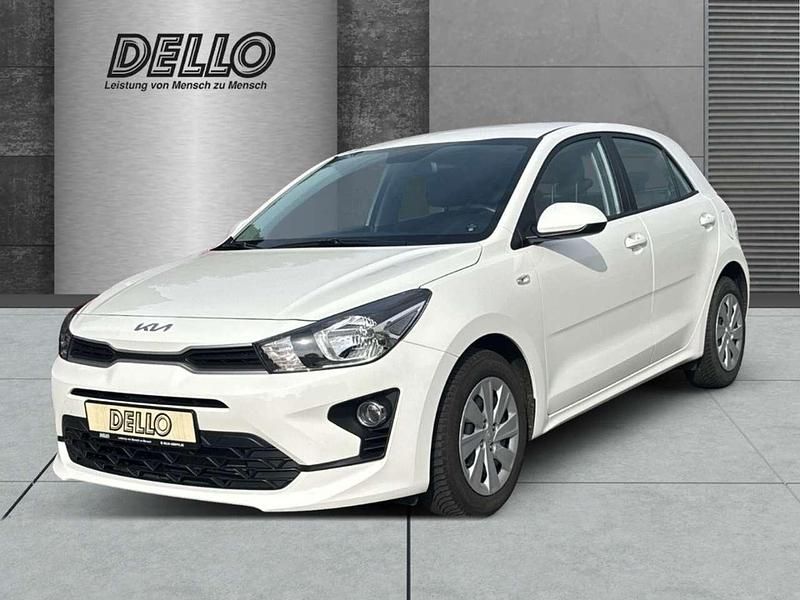 Weiß Gebraucht 2023 Kia Rio Edition 7 Limousine | 13.990 € (Fairer Preis) - Bild 1/4