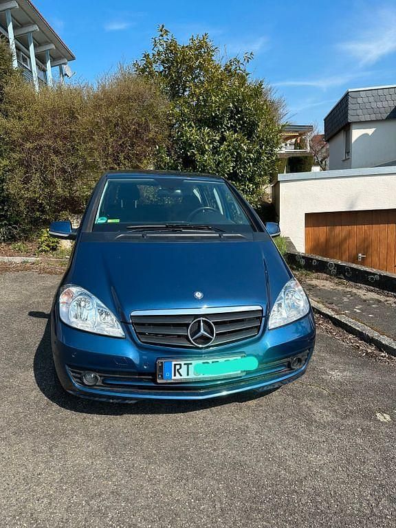 Gebraucht Mercedes A160 Elegance 95 PS (69 kW) 2012 Blau Limousine