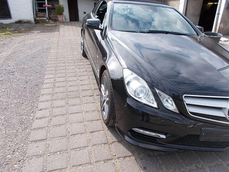 Gebraucht Mercedes E300 Avantgarde 252 PS (185 kW) 2011 Schwarz Cabrio