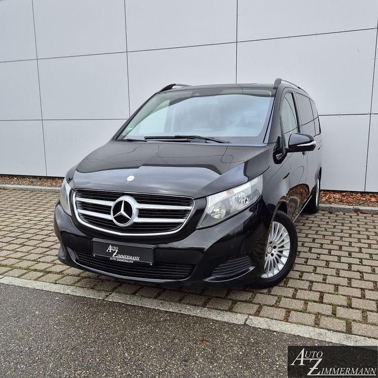 Obsidianschwarz Gebraucht 2016 Mercedes V220 Sport Van / Kleinbus | 25.250 € (Guter Preis) - Bild 1/4
