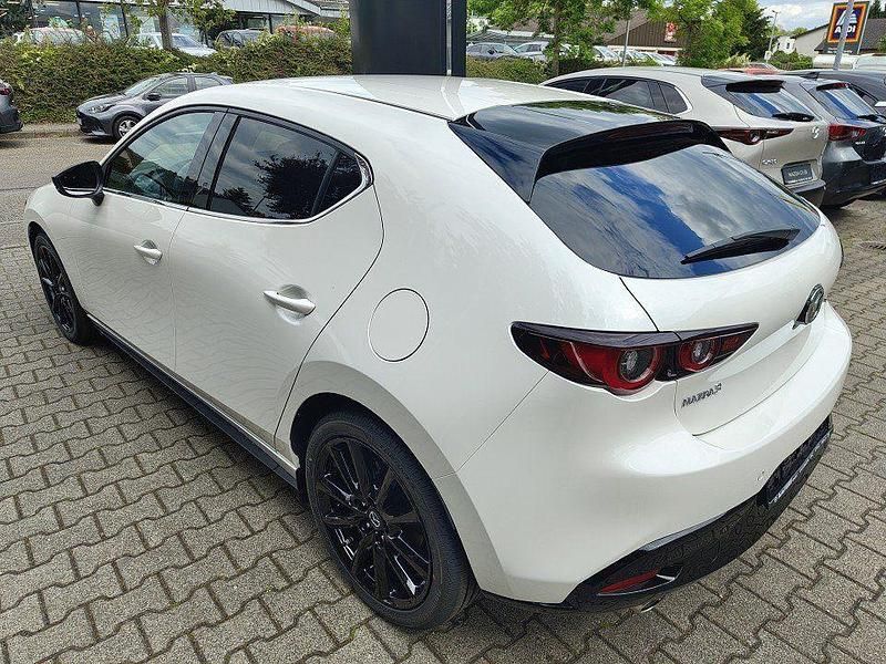 Neu Mazda 3 Homura-Line 140 PS (102 kW) 2025 Arctic white Limousine