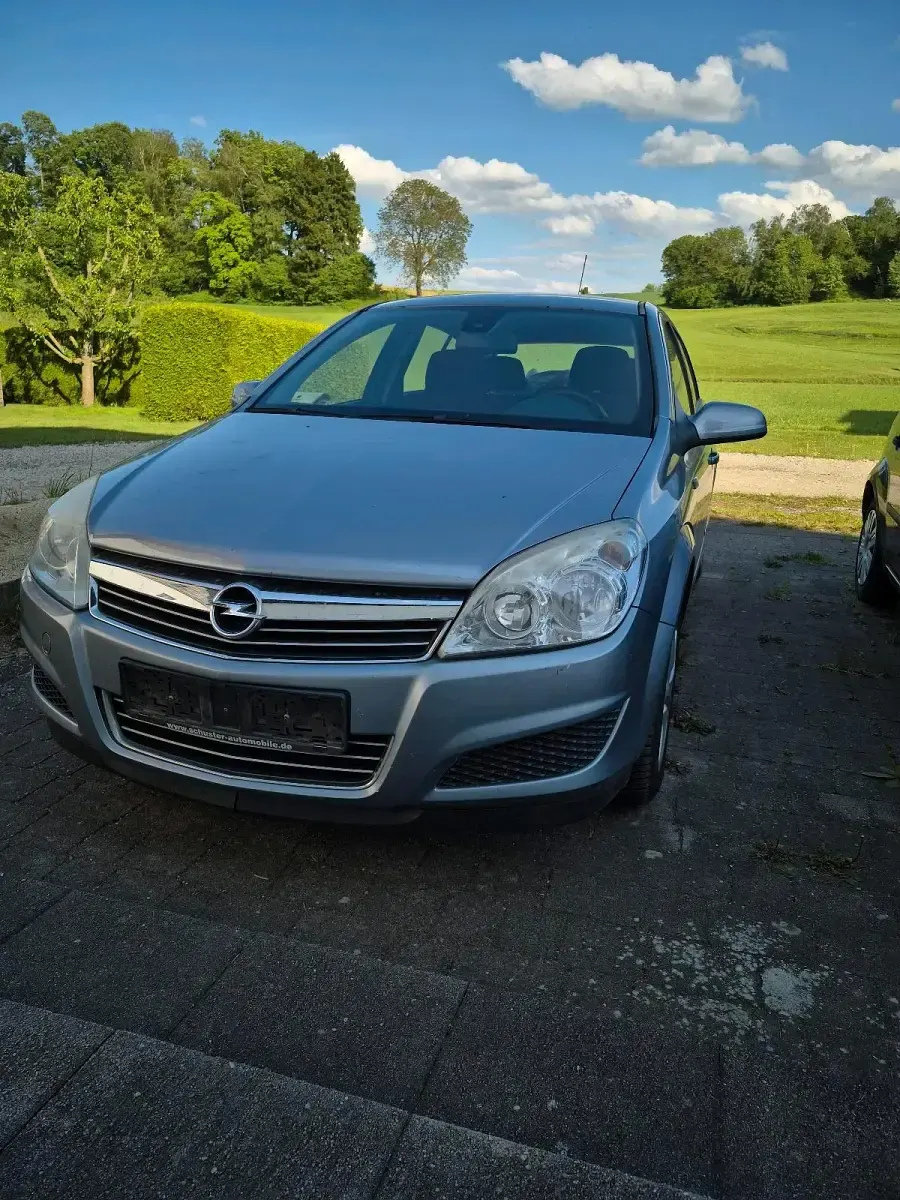 Gebraucht Opel Astra 105 PS (77 kW) 2009 Silber Limousine