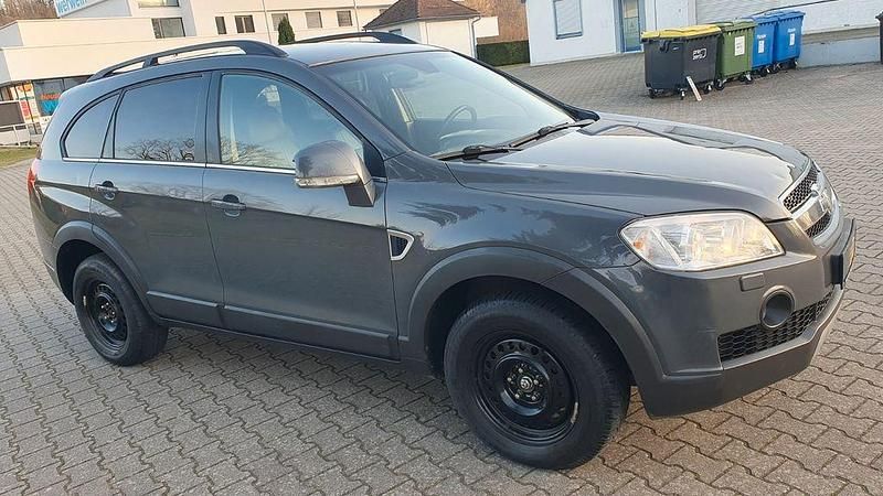 Gebraucht Chevrolet Captiva LT 150 PS (110 kW) 2010 Grau SUV