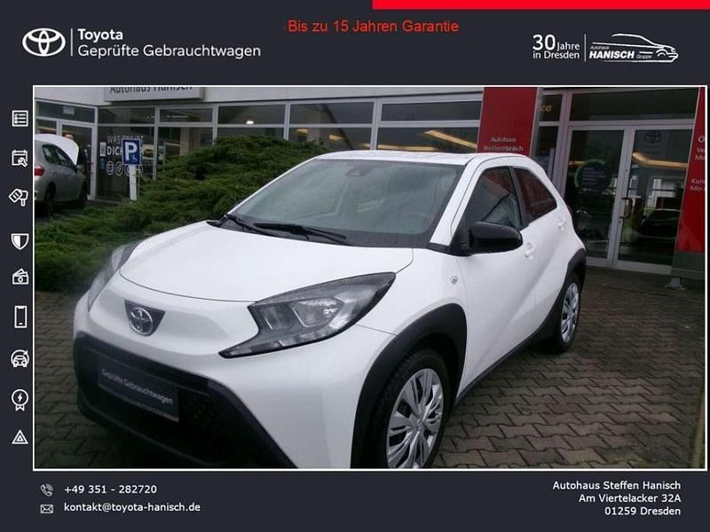 Schneeweiß Gebraucht 2022 Toyota Aygo Play Kleinwagen | 13.490 € (Guter Preis) - Bild 1/4