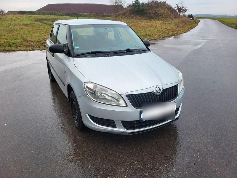 Silber Gebraucht 2014 Skoda Fabia Active Kleinwagen | 3.990 € (Guter Preis) - Bild 1/4