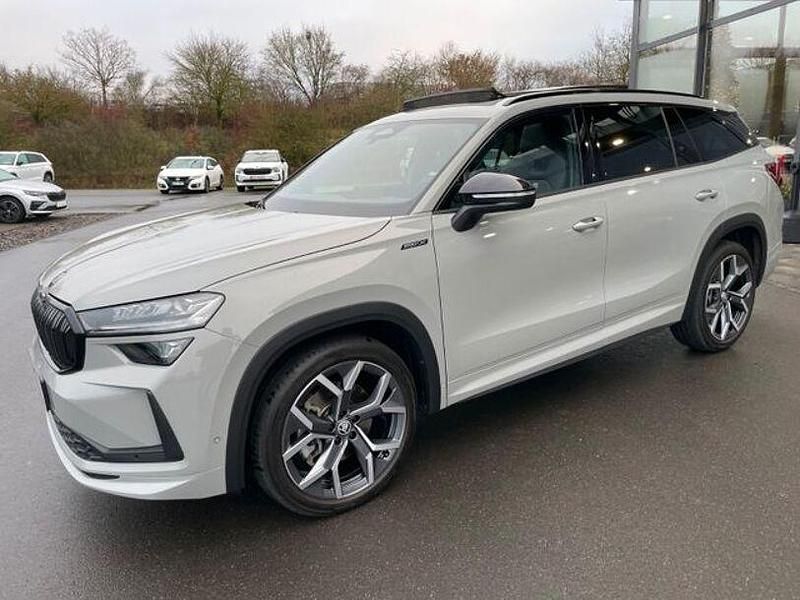 Grau Gebraucht 2024 Skoda Kodiaq SportLine SUV | 49.980 € (Fairer Preis) - Bild 1/4