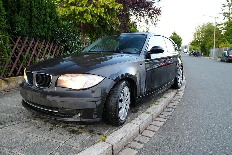 Schwarz Gebraucht 2009 BMW 116 Kleinwagen | 1.200 € - Bild 1/4