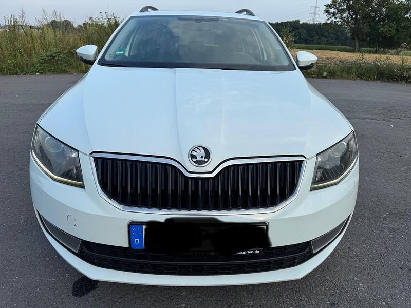 Weiß Gebraucht 2016 Skoda Octavia Kombi | 7.800 € (Fairer Preis) - Bild 1/4