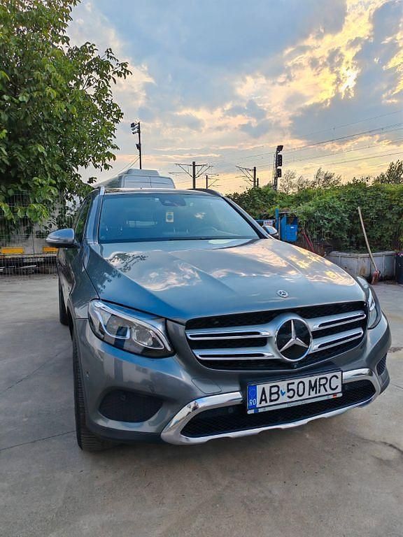 Grau Gebraucht 2017 Mercedes GLC350 SUV | 25.400 € (Etwas zu teuer) - Bild 1/4
