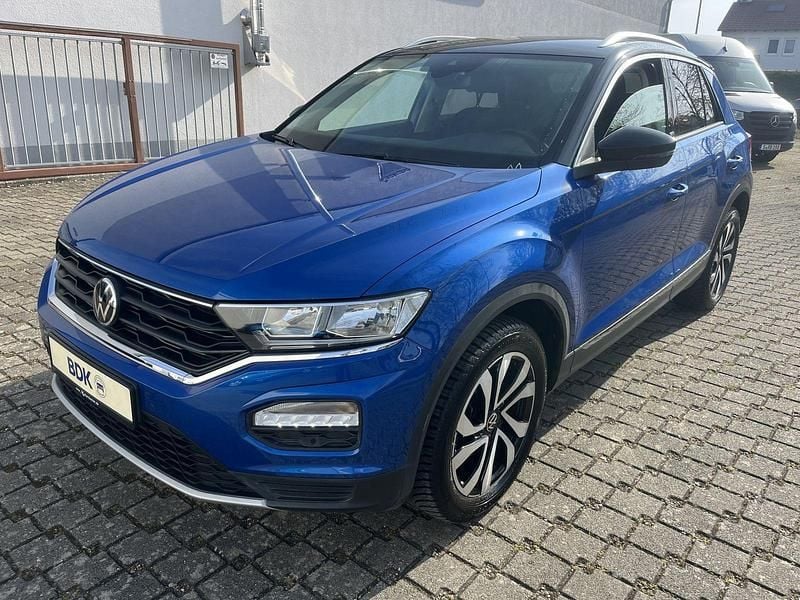 Second-hand VW T-Roc Active 150 CP (110 kW) 2021 Albastru SUV