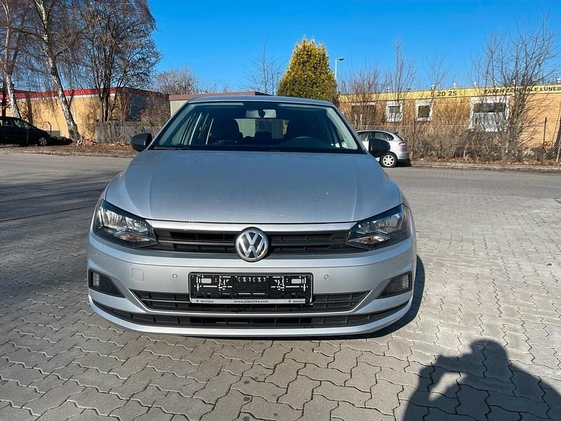 Gebraucht VW Polo 65 PS (47 kW) 2019 Silber Kleinwagen
