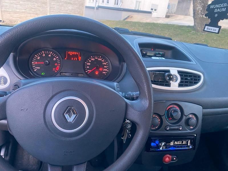Gebraucht Renault Clio III 75 PS (55 kW) 2012 Rot Kleinwagen