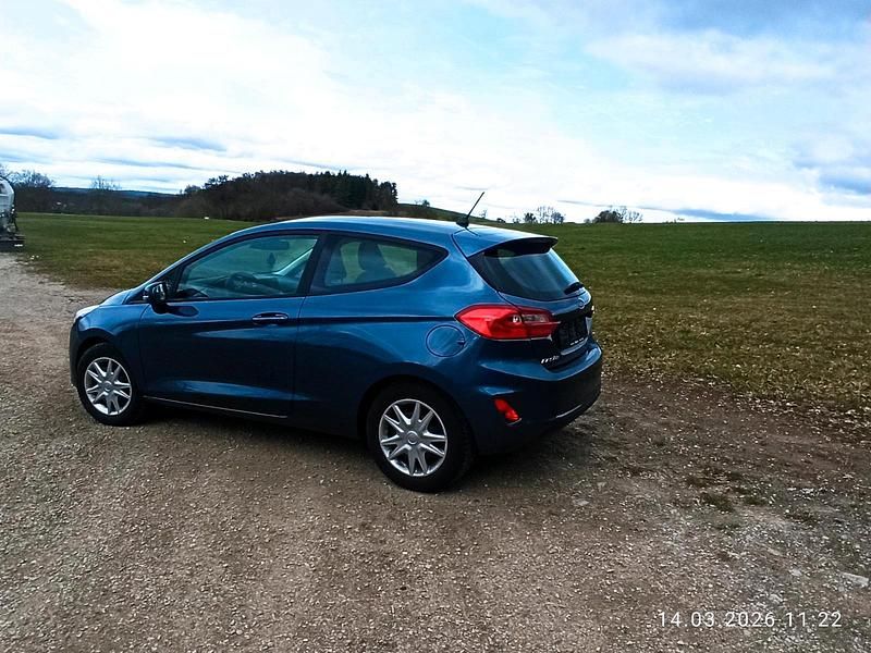 Gebraucht Ford Fiesta 101 PS (74 kW) 2018 Blau Kleinwagen