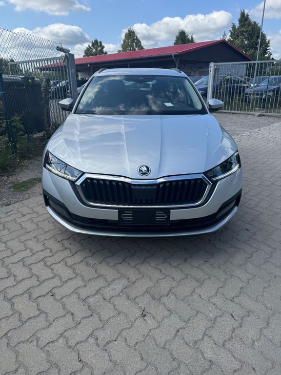 Silber Gebraucht 2022 Skoda Octavia Ambition Kombi | 14.500 € (Superpreis) - Bild 1/4