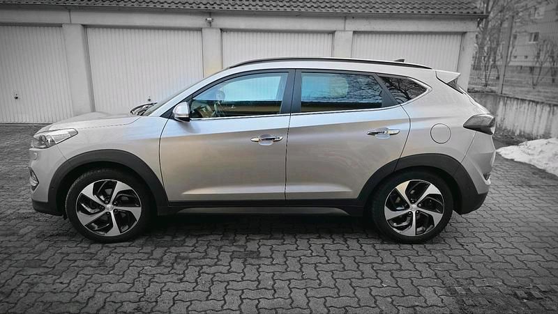 Gebraucht Hyundai Tucson Premium 186 PS (136 kW) 2015 Andere farben SUV