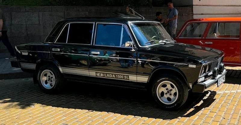 Schwarz Gebraucht 1993 Lada 2106 Limousine | 11.999 € - Bild 1/4