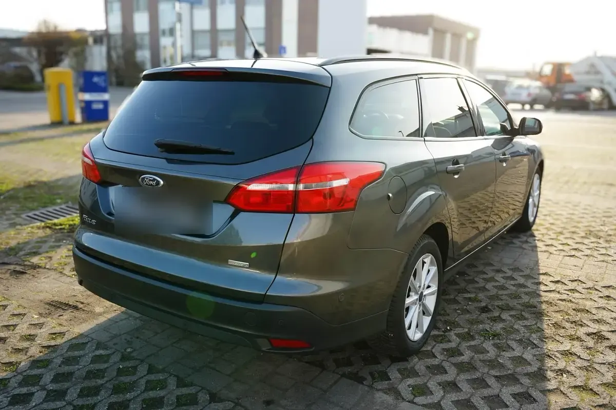 Gebraucht Ford Focus Business Edition 125 PS (91 kW) 2017 Grau Kombi