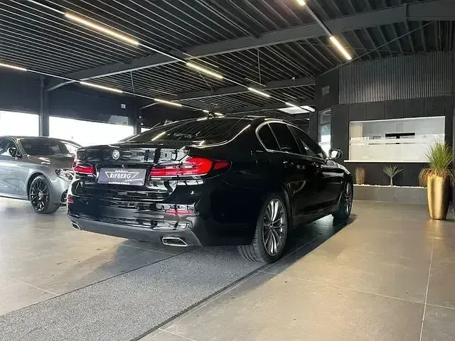 Gebraucht BMW 545e Performance 394 PS (289 kW) 2023 Schwarz ii Limousine
